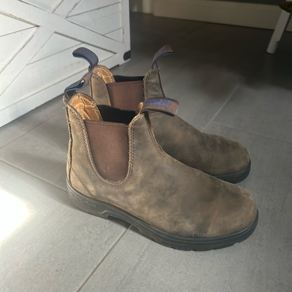 Women’s blundstones size 7